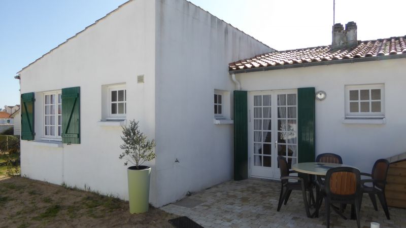 Photo 2 : JARDIN d'une maison située à Rivedoux-Plage, île de Ré.