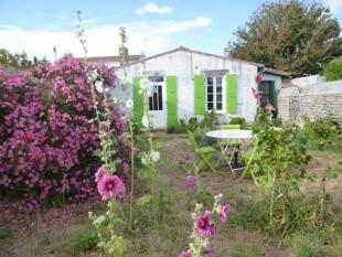 Ile de Ré:Petite maison sur jardin clos