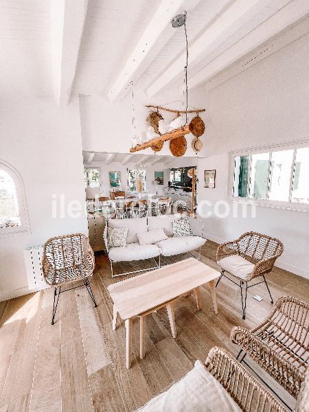 Photo 3 : SEJOUR d'une maison située à Loix, île de Ré.