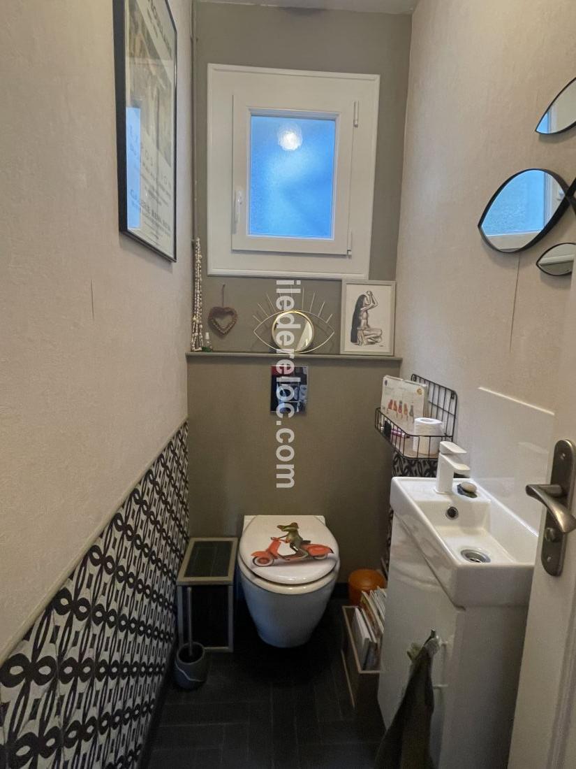 Photo 10 : WC d'une maison située à Sainte-Marie-de-Ré, île de Ré.