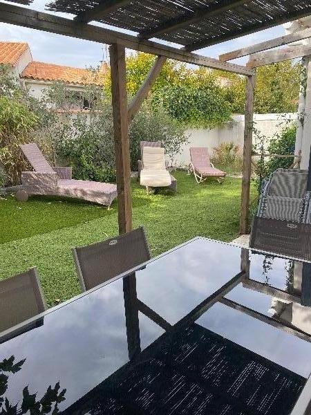 Photo 20 : TERRASSE d'une maison située à Rivedoux-Plage, île de Ré.