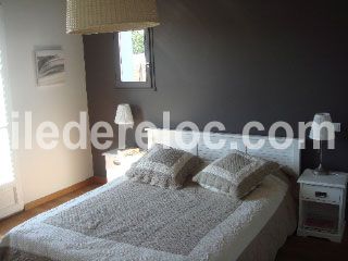 Photo 9 : CHAMBRE d'une maison situ&eacute;e &agrave; Le Bois-Plage-en-R&eacute;, &icirc;le de R&eacute;.