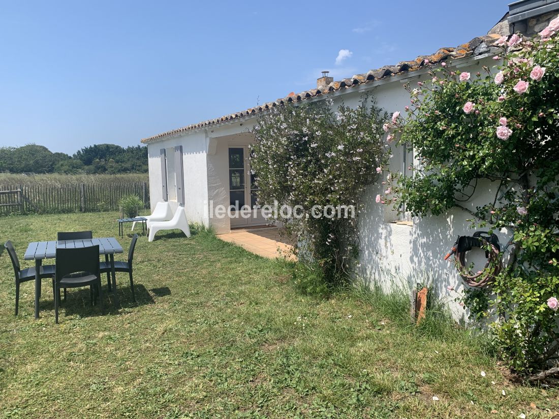 Photo 12 : JARDIN d'une maison située à Loix, île de Ré.