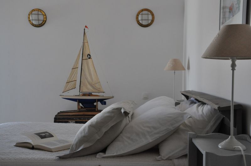 Photo 17 : CHAMBRE d'une maison située à La Flotte-en-Ré, île de Ré.