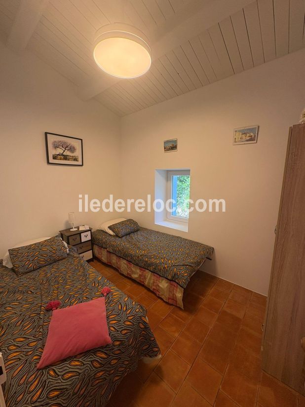 Photo 13 : CHAMBRE d'une maison situ&eacute;e &agrave; Les Portes-en-R&eacute;, &icirc;le de R&eacute;.