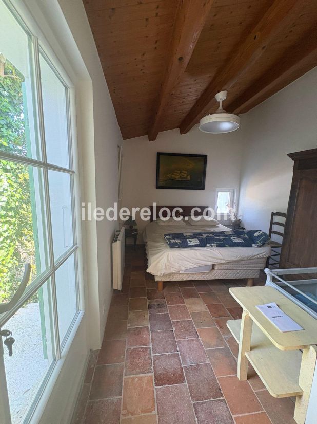 Photo 12 : CHAMBRE d'une maison situ&eacute;e &agrave; Les Portes-en-R&eacute;, &icirc;le de R&eacute;.