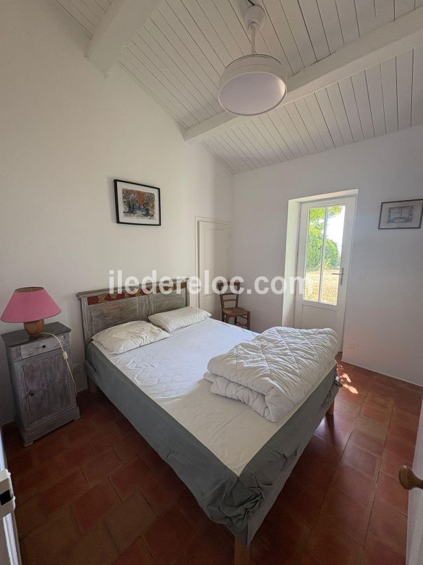 Photo 11 : CHAMBRE d'une maison situ&eacute;e &agrave; Les Portes-en-R&eacute;, &icirc;le de R&eacute;.