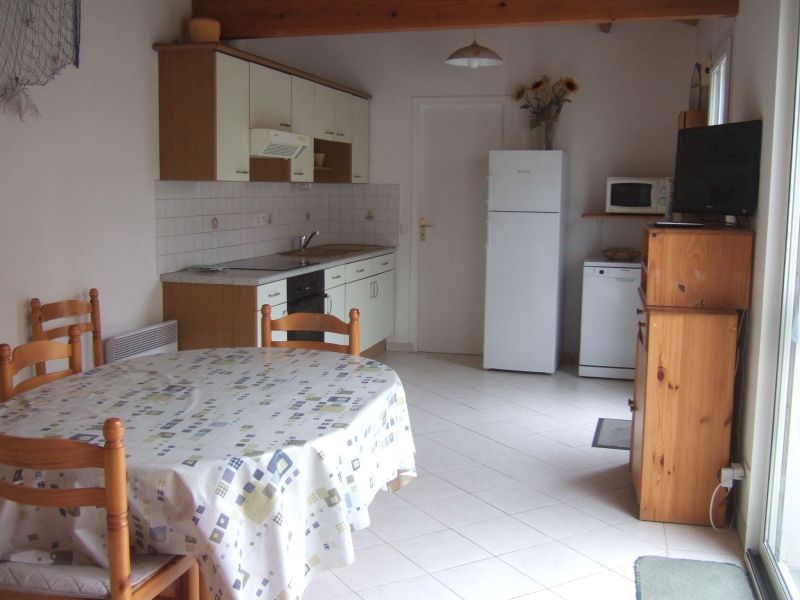 Photo 4 : CUISINE d'une maison située à Sainte-Marie-de-Ré, île de Ré.