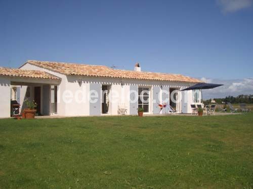 Photo 6 : EXTERIEUR d'une maison située à Saint-Martin-de-Ré, île de Ré.