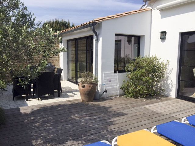 Photo 9 : TERRASSE d'une maison située à La Couarde-sur-mer, île de Ré.