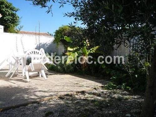 Photo 4 : TERRASSE d'une maison situ&eacute;e &agrave; Sainte-Marie-de-R&eacute;, &icirc;le de R&eacute;.
