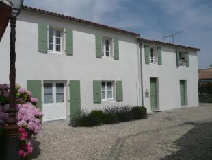 Ile de Ré:Le de ré - centre la flotte en ré - parking privé - petit jardin