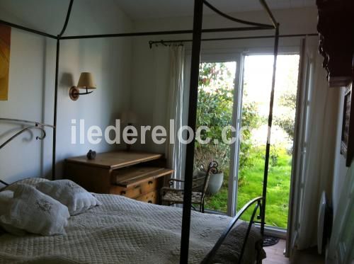 Photo 20 : CHAMBRE d'une maison située à Saint-Clément-des-Baleines, île de Ré.