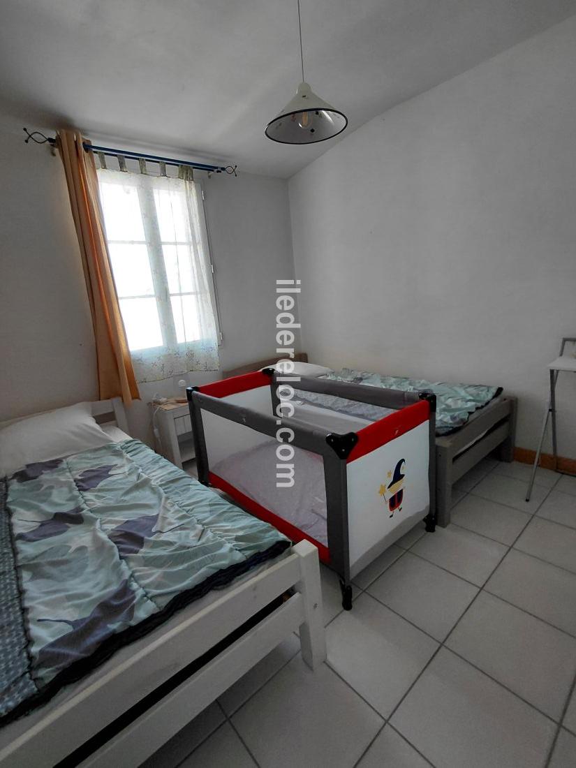 Photo 10 : CHAMBRE d'une maison situ&eacute;e &agrave; Le Bois-Plage-en-R&eacute;, &icirc;le de R&eacute;.