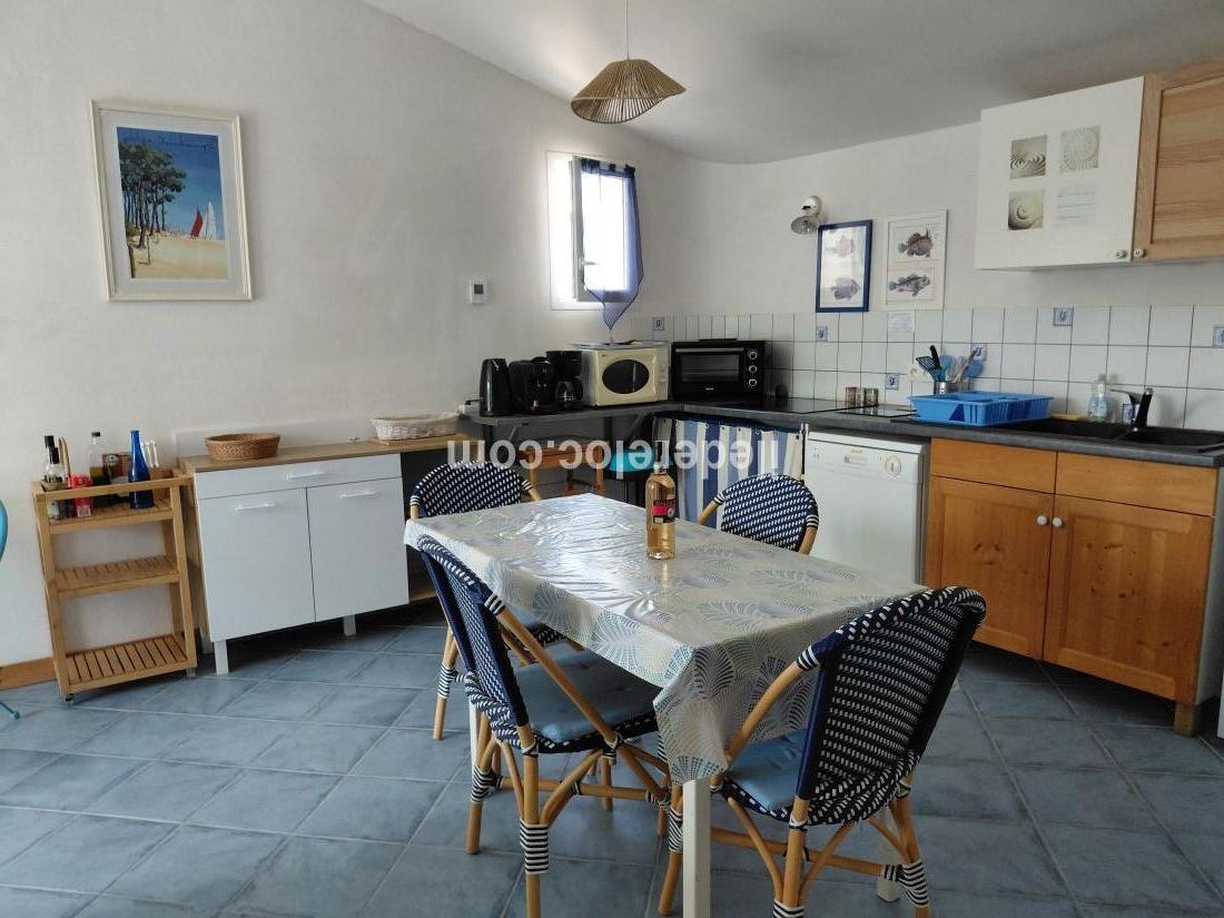 Photo 6 : CUISINE d'une maison situ&eacute;e &agrave; Le Bois-Plage-en-R&eacute;, &icirc;le de R&eacute;.