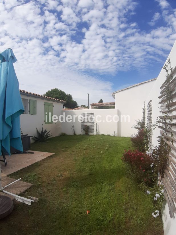 Photo 11 : JARDIN d'une maison située à Le Bois-Plage-en-Ré, île de Ré.