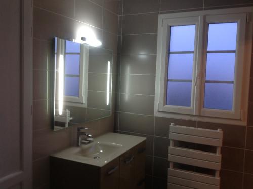 Photo 12 : SALLEDEBAIN d'une maison située à La Couarde-sur-mer, île de Ré.