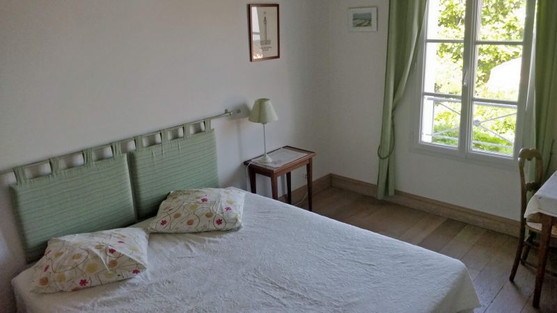 Photo 8 : CHAMBRE d'une maison située à Les Portes-en-Ré, île de Ré.