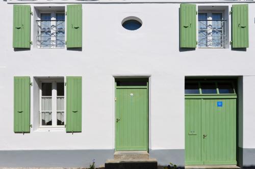 Photo 1 : EXTERIEUR d'une maison située à Les Portes-en-Ré, île de Ré.