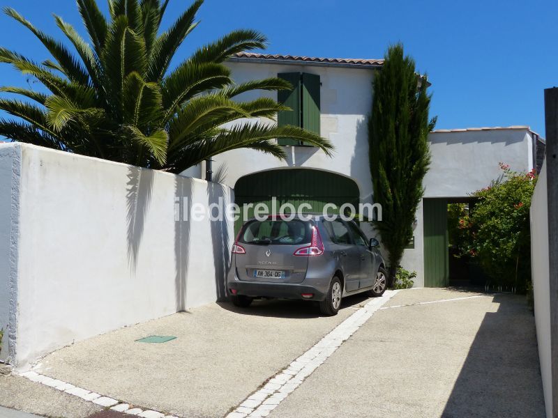 Photo 20 : EXTERIEUR d'une maison située à La Flotte-en-Ré, île de Ré.