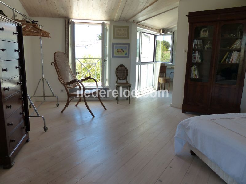 Photo 19 : CHAMBRE d'une maison située à La Flotte-en-Ré, île de Ré.