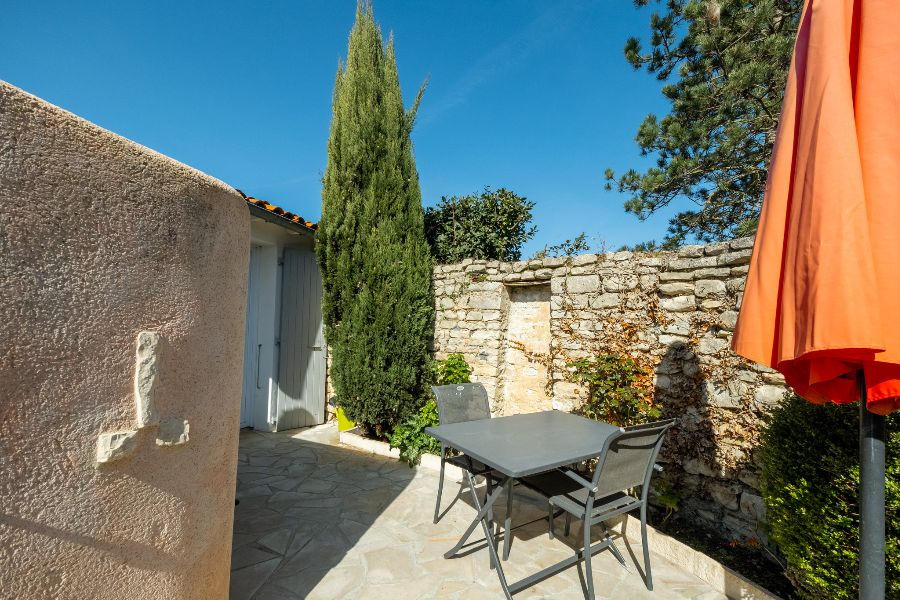 Photo 12 : TERRASSE d'une maison située à La Flotte-en-Ré, île de Ré.