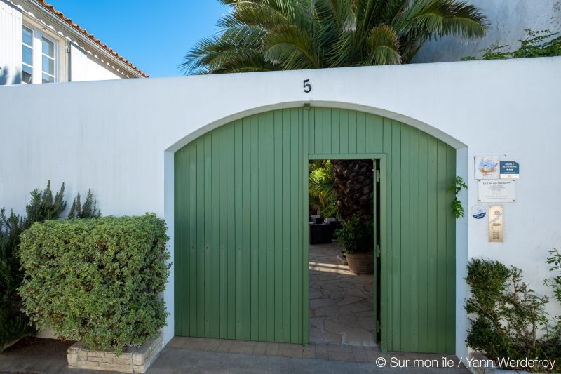 Photo 9 : EXTERIEUR d'une maison située à La Flotte-en-Ré, île de Ré.