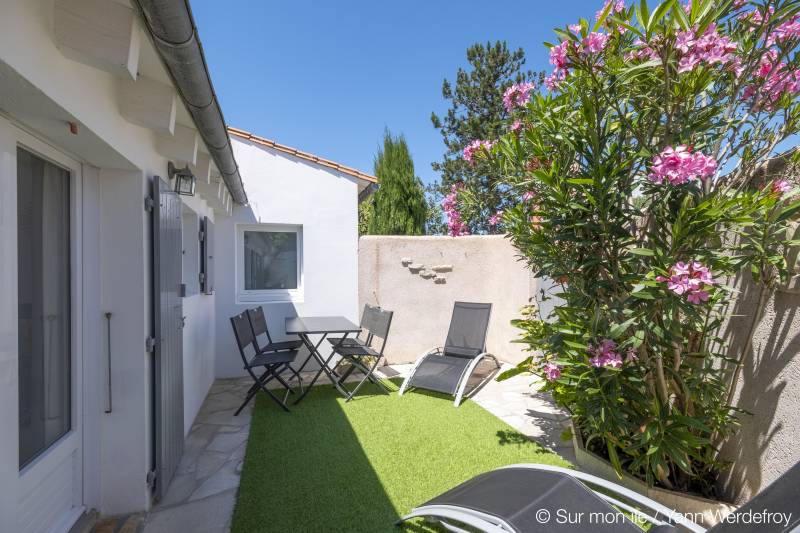 Photo 1 : TERRASSE d'une maison située à La Flotte-en-Ré, île de Ré.