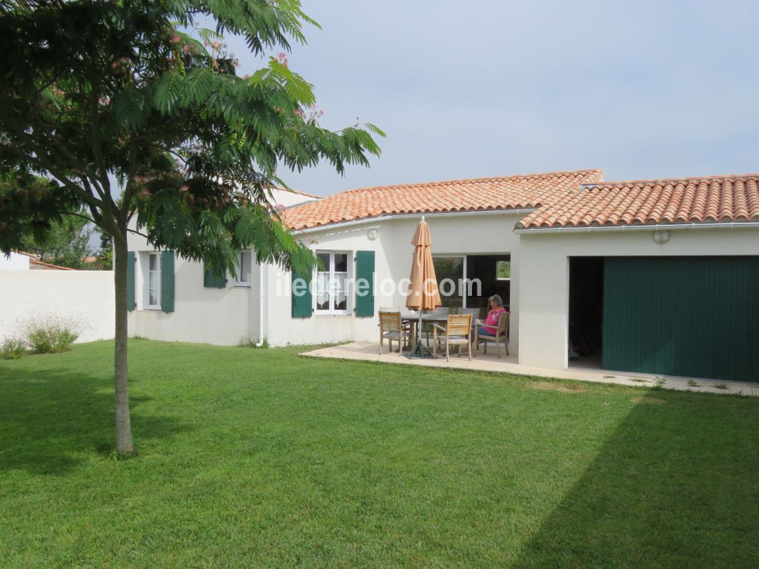 Photo 1 : JARDIN d'une maison située à Ars en Ré, île de Ré.