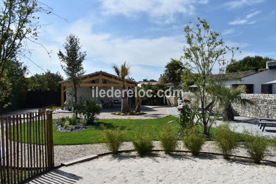 Photo 45 : JARDIN d'une maison située à Sainte-Marie, île de Ré.