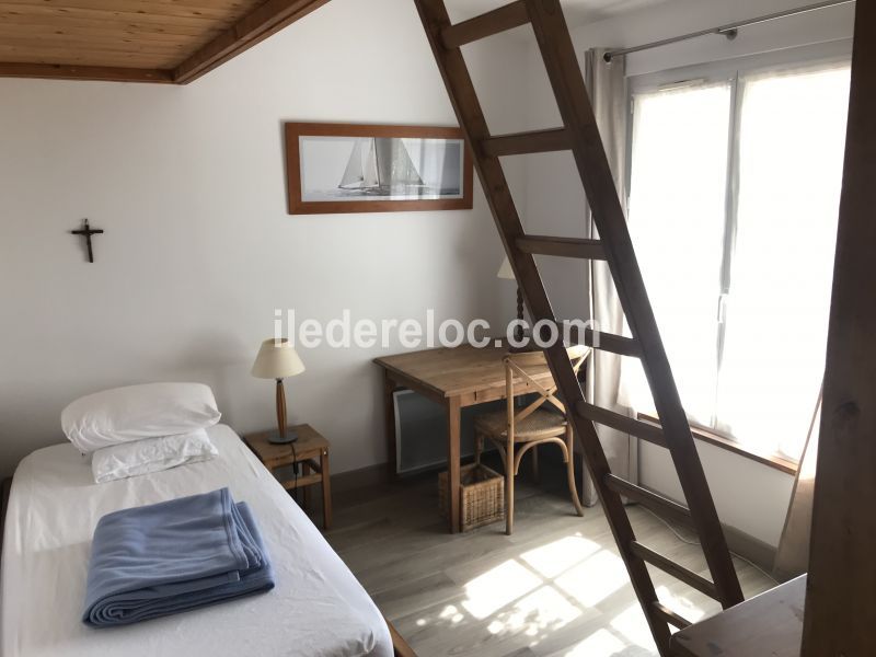 Photo 11 : CHAMBRE d'une maison située à Les Portes-en-Ré, île de Ré.