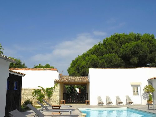 Photo 1 :  d'une maison située à Le Bois-Plage-en-Ré, île de Ré.