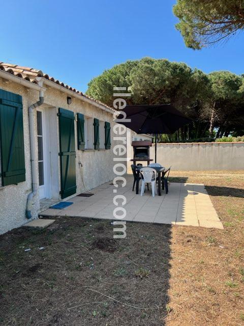 Photo 17 : EXTERIEUR d'une maison située à Le Bois-Plage-en-Ré, île de Ré.