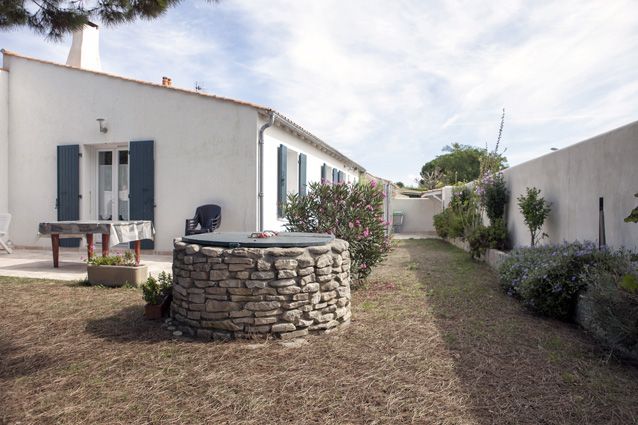 Photo 1 : EXTERIEUR d'une maison située à Ars en Ré, île de Ré.