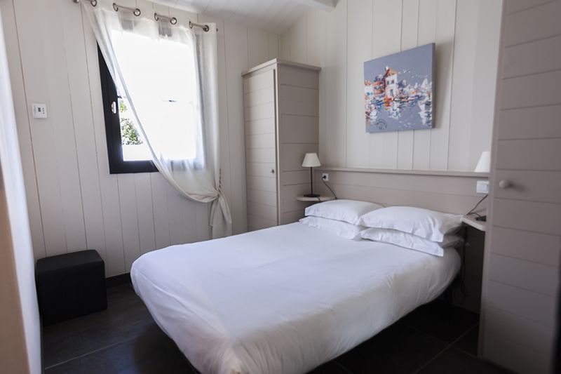 Photo 4 : CHAMBRE d'une maison située à La Flotte, île de Ré.