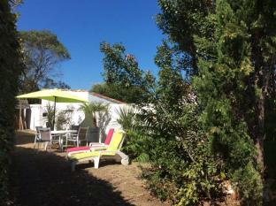 Ile de Ré:Location avec jardin située à 50 mètres de la  plage