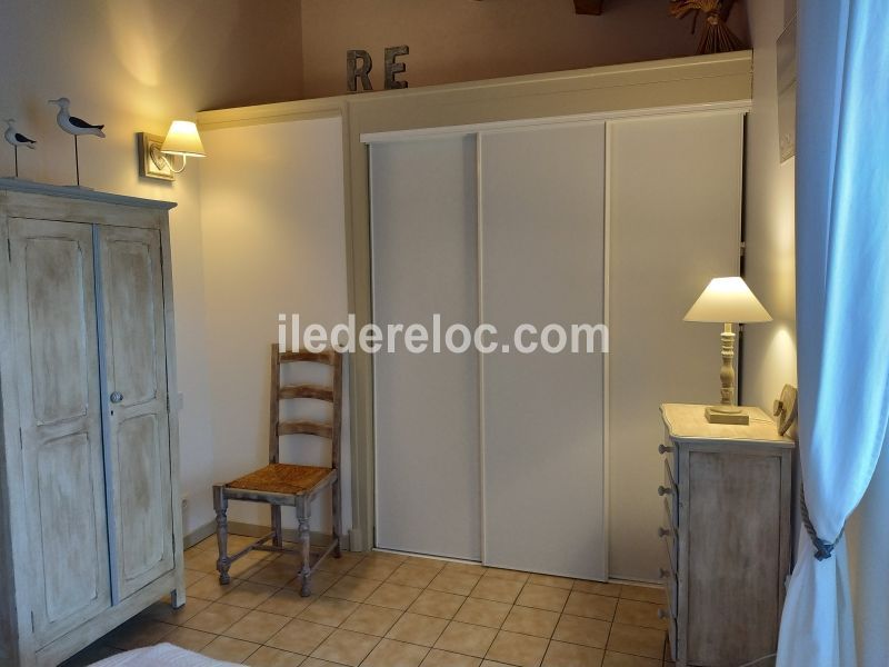 Photo 8 : CHAMBRE d'une maison située à La Flotte-en-Ré, île de Ré.
