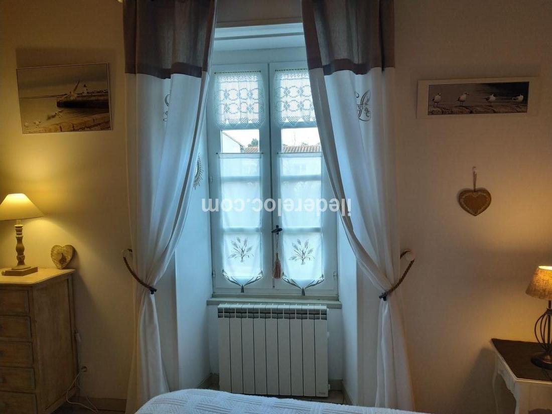 Photo 9 : CHAMBRE d'une maison située à La Flotte-en-Ré, île de Ré.