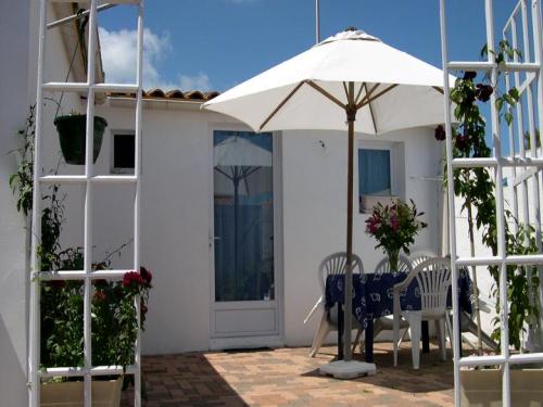 Photo 3 :  d'une maison située à Le Bois-Plage-en-Ré, île de Ré.