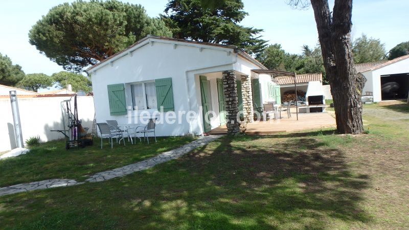 Photo 1 : EXTERIEUR d'une maison située à Rivedoux, île de Ré.