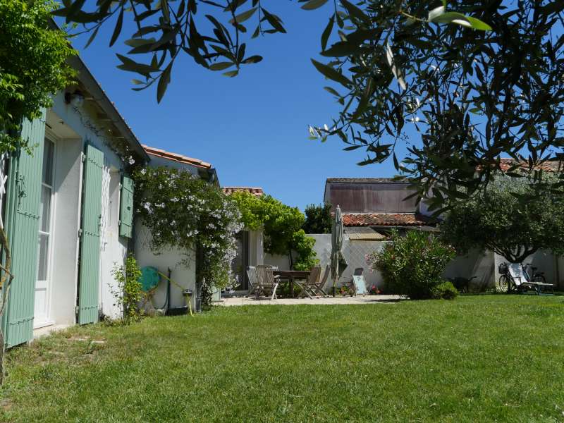 Photo 2 : JARDIN d'une maison située à La Couarde-sur-mer, île de Ré.