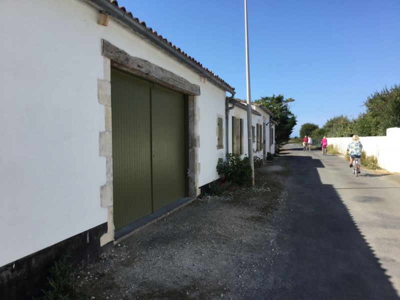 Photo 2 : EXTERIEUR d'une maison située à Rivedoux-Plage, île de Ré.