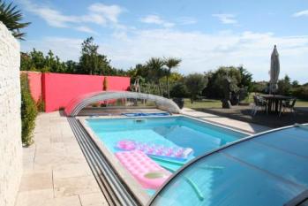 ile de ré Unique  maison rhetaise pour 6 pas avec piscine chauffée couverte équipée waterb
