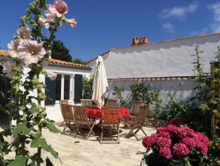 ile de ré Maison avec jardin clos de murs trs agrable -proximit mer - 500m du port