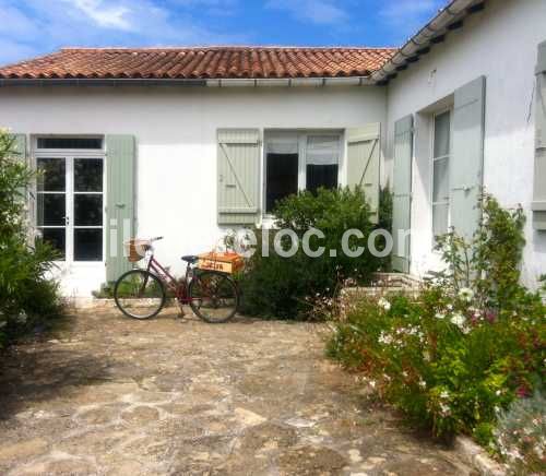 Photo 1 : JARDIN d'une maison située à Ars en Ré, île de Ré.