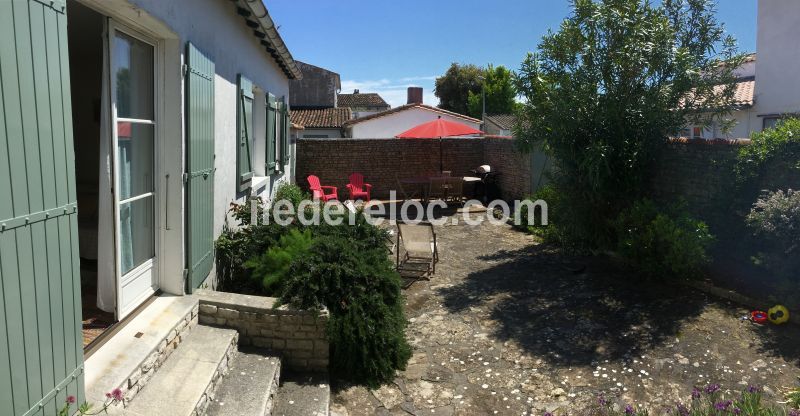 Photo 4 : JARDIN d'une maison située à Ars en Ré, île de Ré.