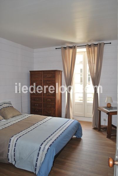 Photo 6 : CHAMBRE d'une maison située à Saint-Clément-des-Baleines, île de Ré.