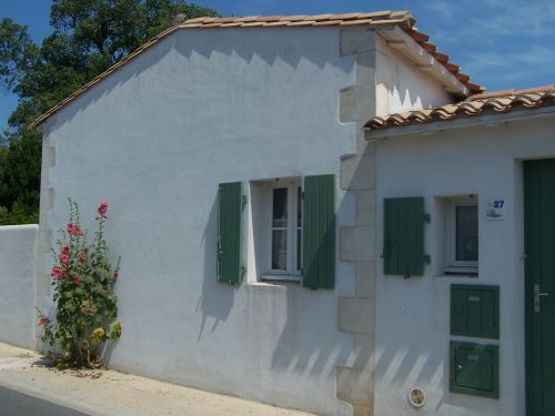 Photo 2 : EXTERIEUR d'une maison située à La Flotte, île de Ré.