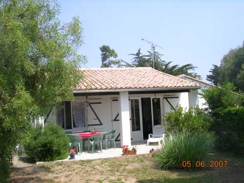 Photo 1 :  d'une maison située à Rivedoux, île de Ré.