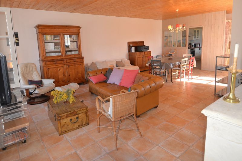 Photo 5 : SEJOUR d'une maison située à Le Bois-Plage-en-Ré, île de Ré.